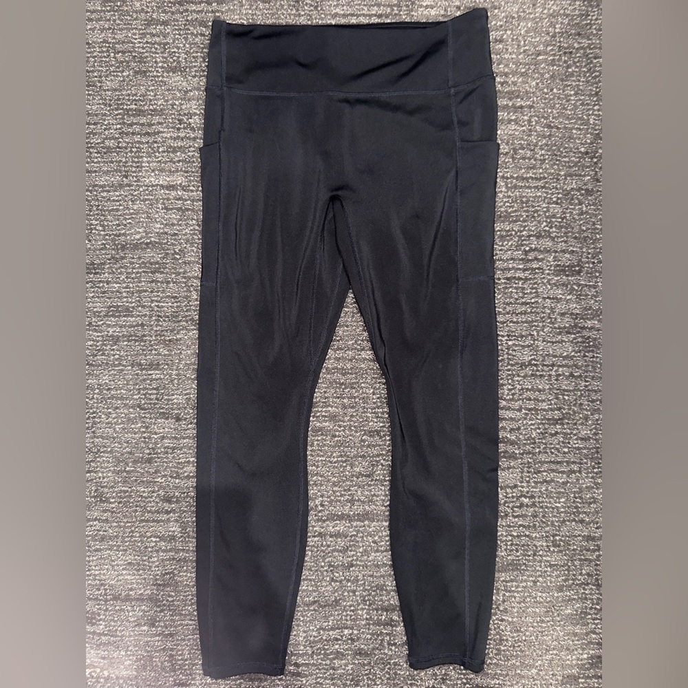 Women’s Fabletics Motion365+ Black Leggings. Large short.